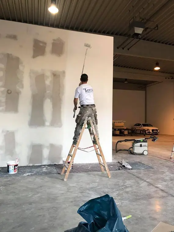 Trockenbau-Einbau in einer Gewerbehalle
